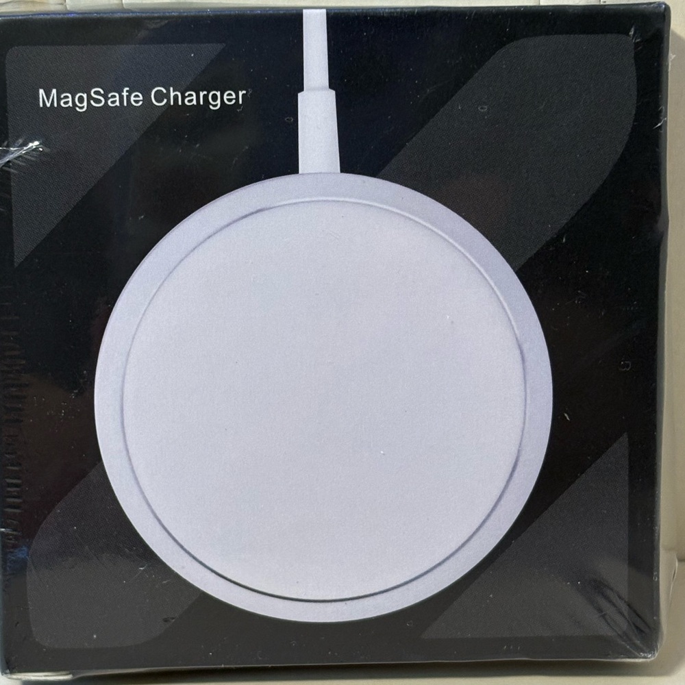MagSafe charger made for iPhone 12,13,14 series.